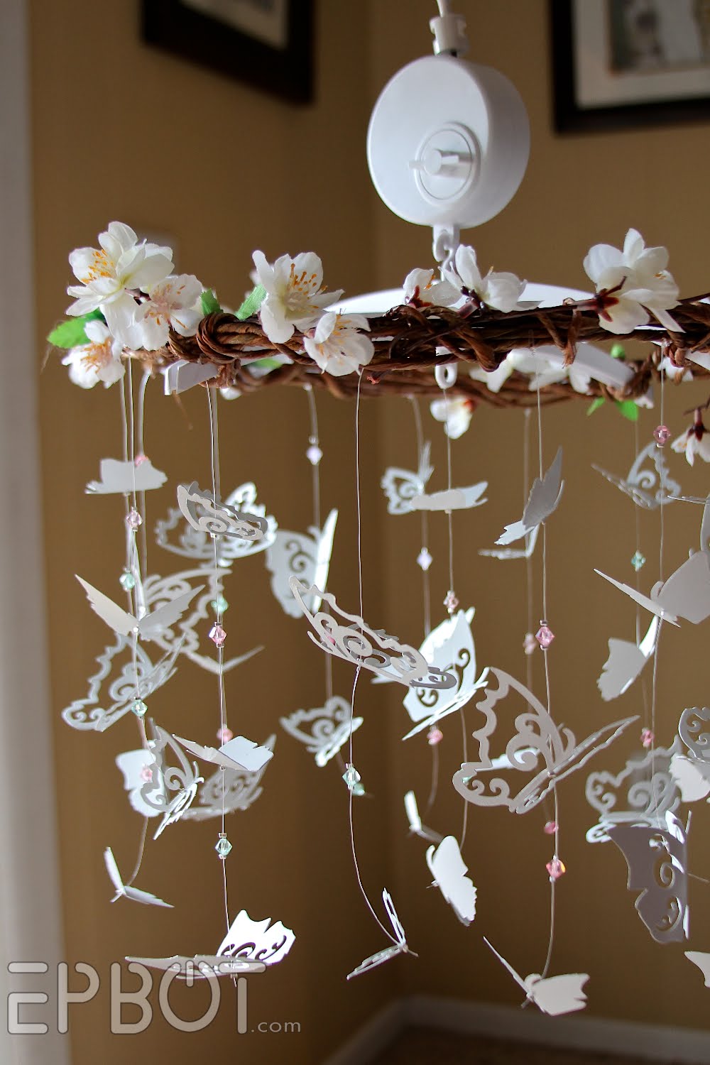 Sweet DIY butterfly mobile Sweet DIY butterfly mobile