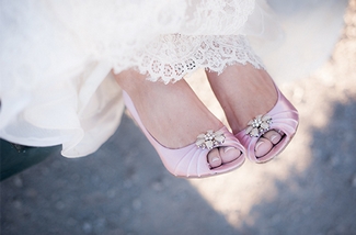 Fitting & Selecting a Wedding Gown {Wedding Planning Series} Fitting & Selecting a Wedding Gown {Wedding Planning Series}
