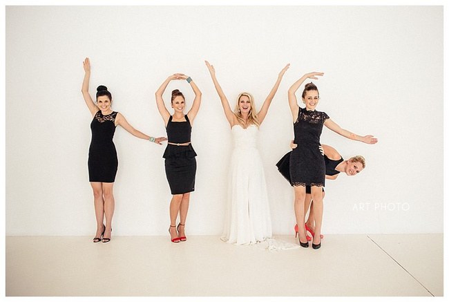 10 Bridal Party Poses | 12 Days of Christmas: Wedding Photography Edition -  YouTube