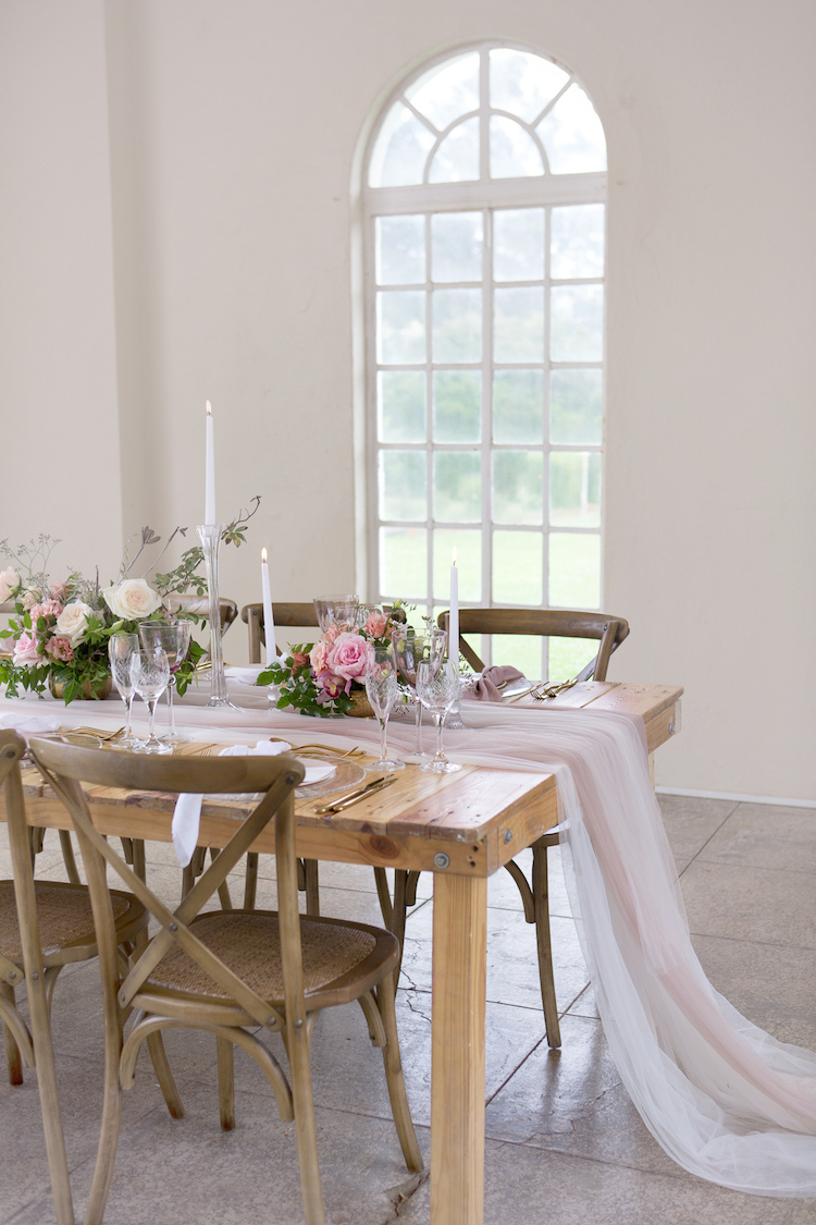 Delicate Blush, Ivory + Gold Wedding Tablescape Ideas