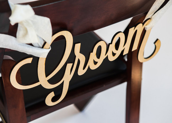 21 Cutest + Most Creative Mr and Mrs Signs for Your Wedding!